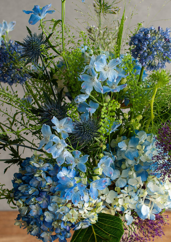 【期間限定】6月を届ける!季節の色を楽しむ花束「雨と紫陽花 - blue hydrangea - 」 - &YOUKAEN (アンドユーカエン)