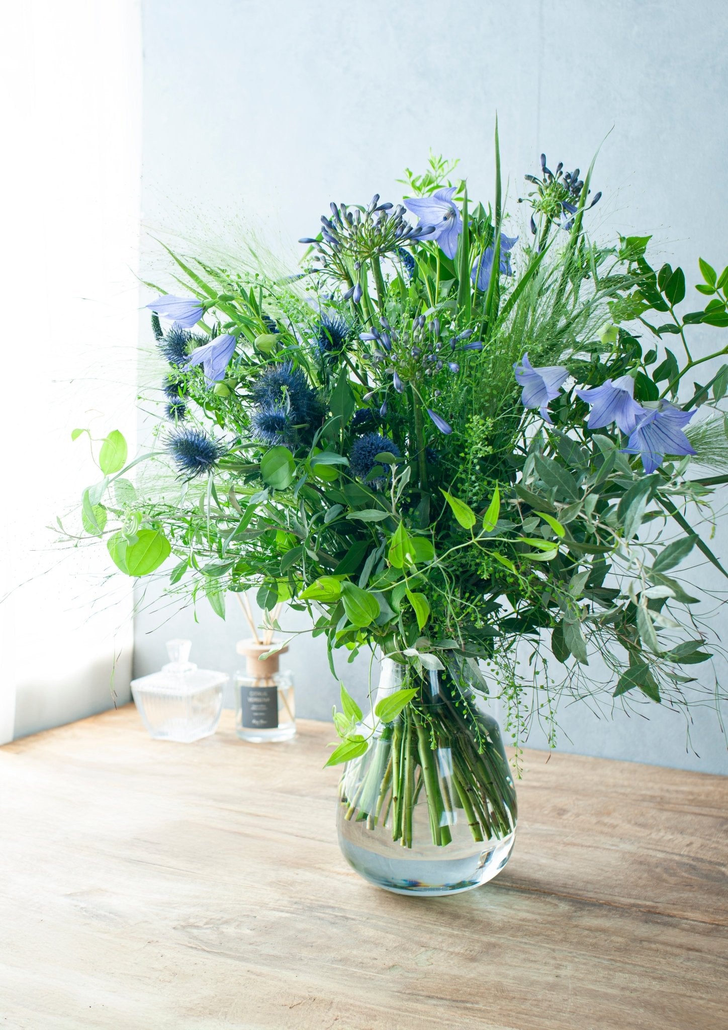 【期間限定】8月を届ける!季節の移ろいを愉しむ花束「Wistaria -ゆく夏の蒼-」