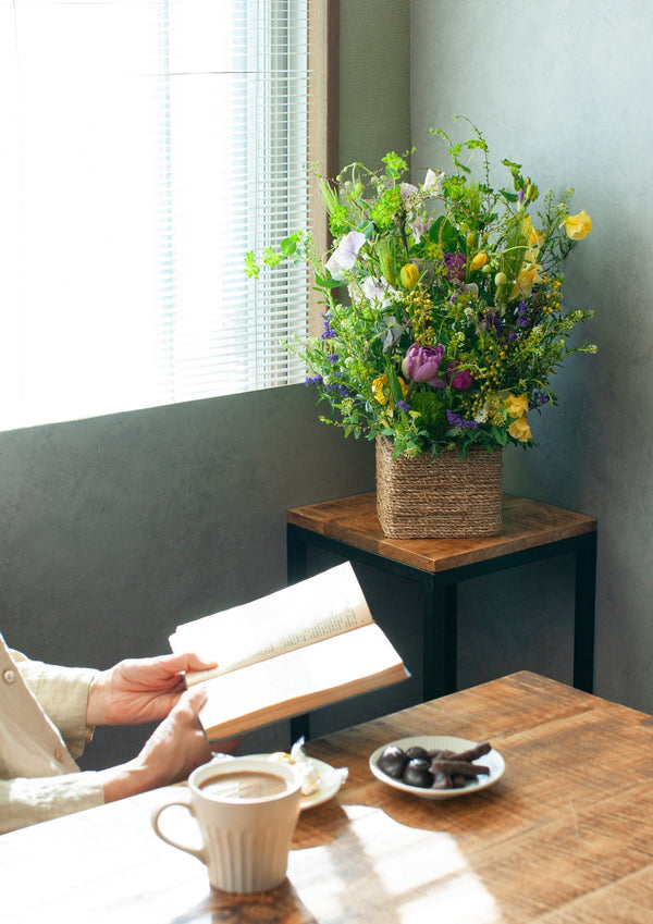 【春のアレンジメント】フラワーギフトにぴったり! 春のお花を集めたフラワーアレンジメント Lサイズ イエロー・パープル【2025年スプリングギフト】