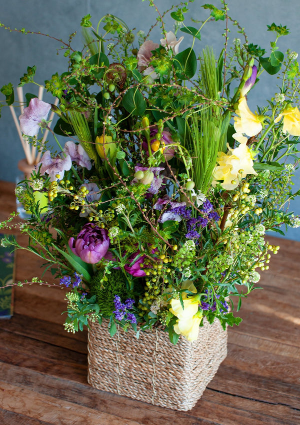 【春のアレンジメント】フラワーギフトにぴったり! 春のお花を集めたフラワーアレンジメント Lサイズ イエロー・パープル【2025年スプリングギフト】