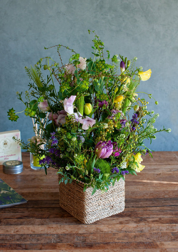 【春のアレンジメント】フラワーギフトにぴったり! 春のお花を集めたフラワーアレンジメント Lサイズ イエロー・パープル【2025年スプリングギフト】