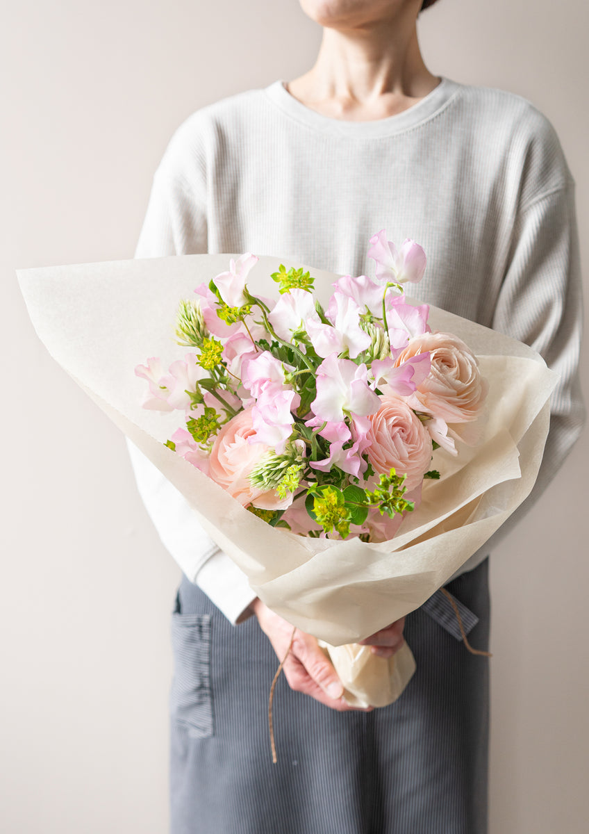 春限定】ピンクのタイニーブーケ｜ラナンキュラスとスイートピーの花束