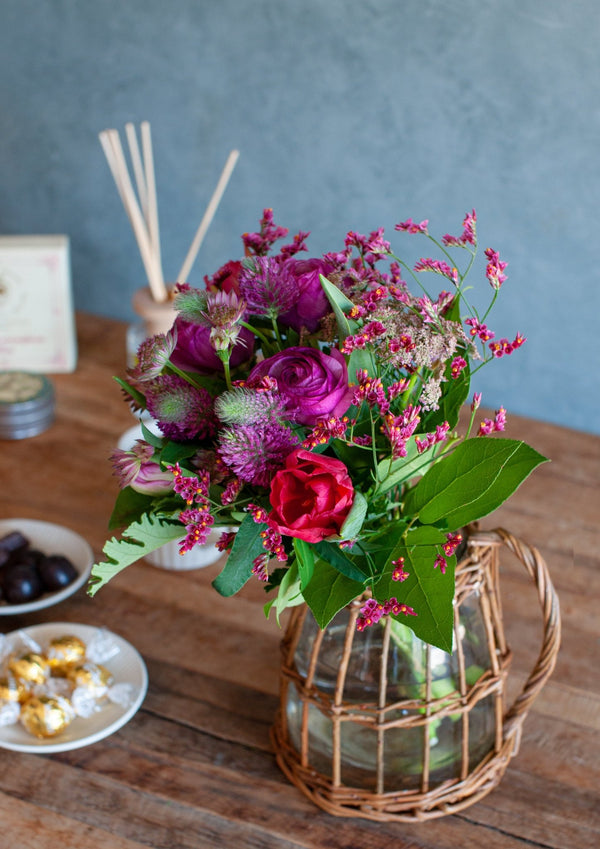 【ホワイトデー】チューリップを使った季節の花束 「spring rouge」【期間限定! 春の花束】