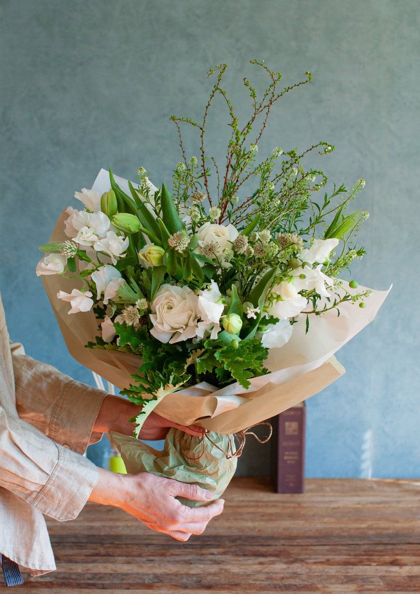 spring_bouquet_white_001_1200x