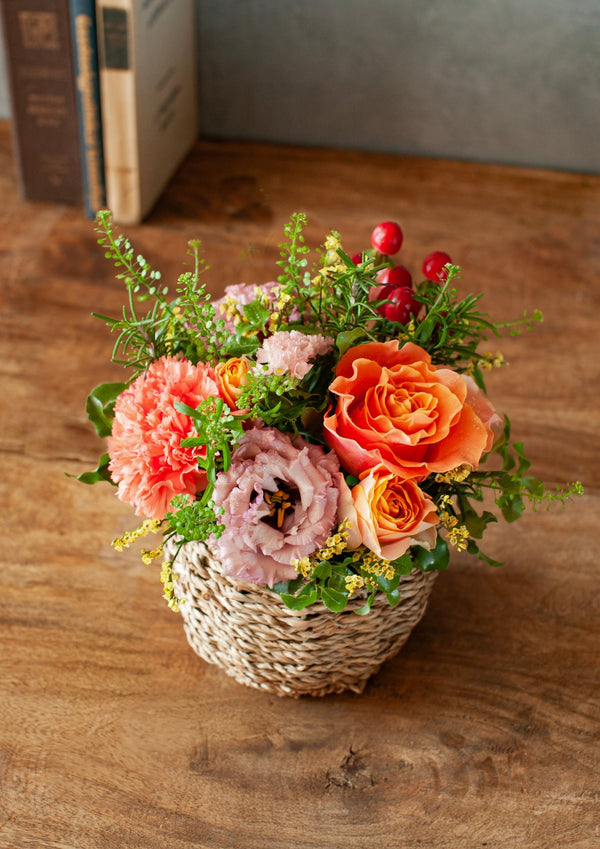 【フラワーアレンジメント】おしゃれなローズオレンジのアレンジメント Sサイズ【オレンジ】寄り