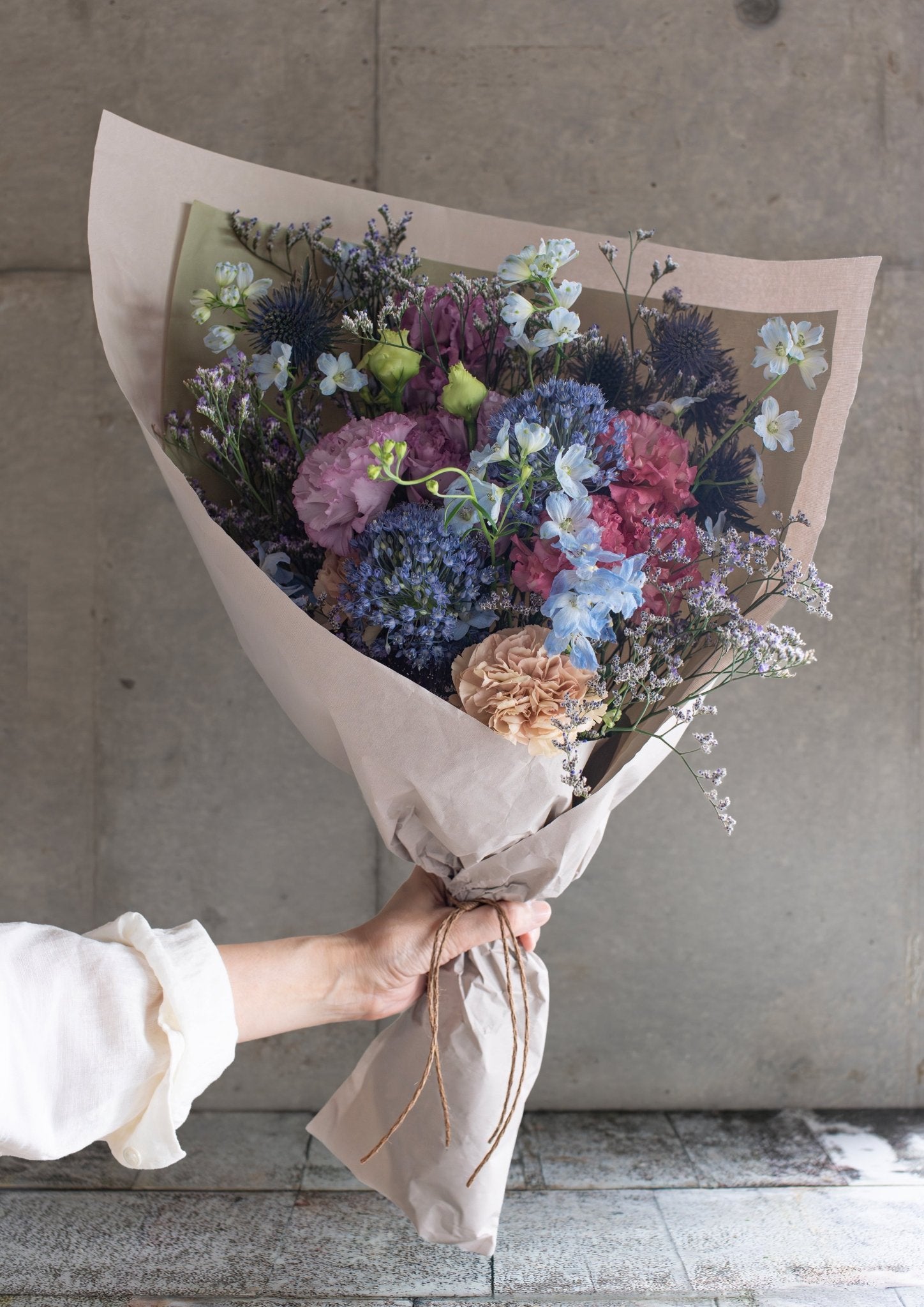 ブルーの季節のお花とグリーンの花束 Lサイズ|男性へのプレゼントに