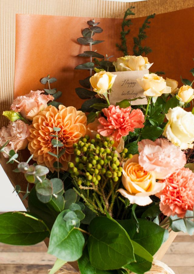 ベーシックギフト 花束 白とオレンジ プレゼント インテリア 花ZIUNKJEK 61qOYpVeh4L._UF350,350_QL50_.jpg