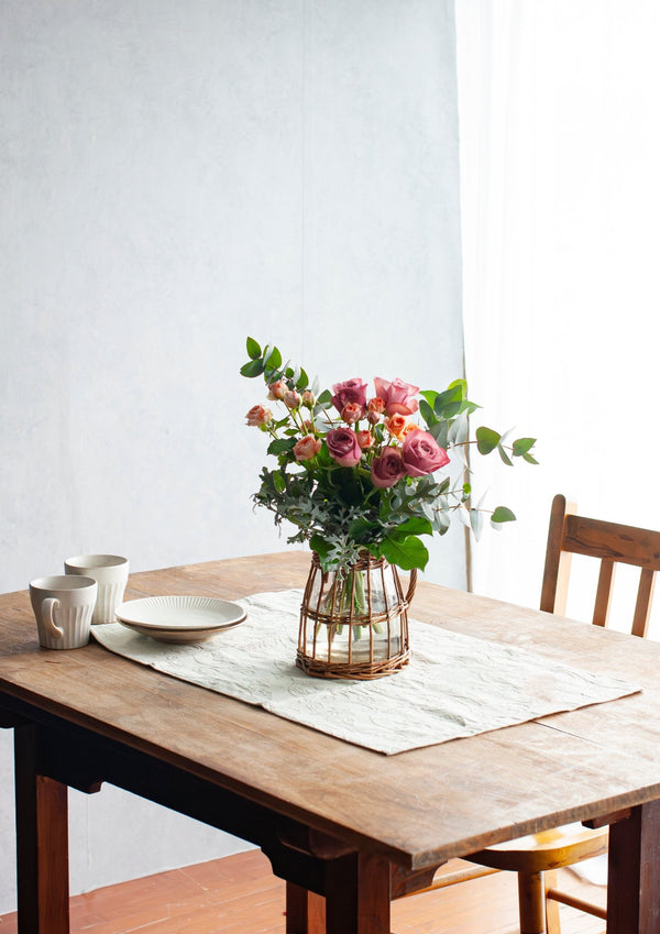 季節を愉しむローズブーケ 「roses roses」 幅20cm × 高さ30cm実際のイメージ(引き)