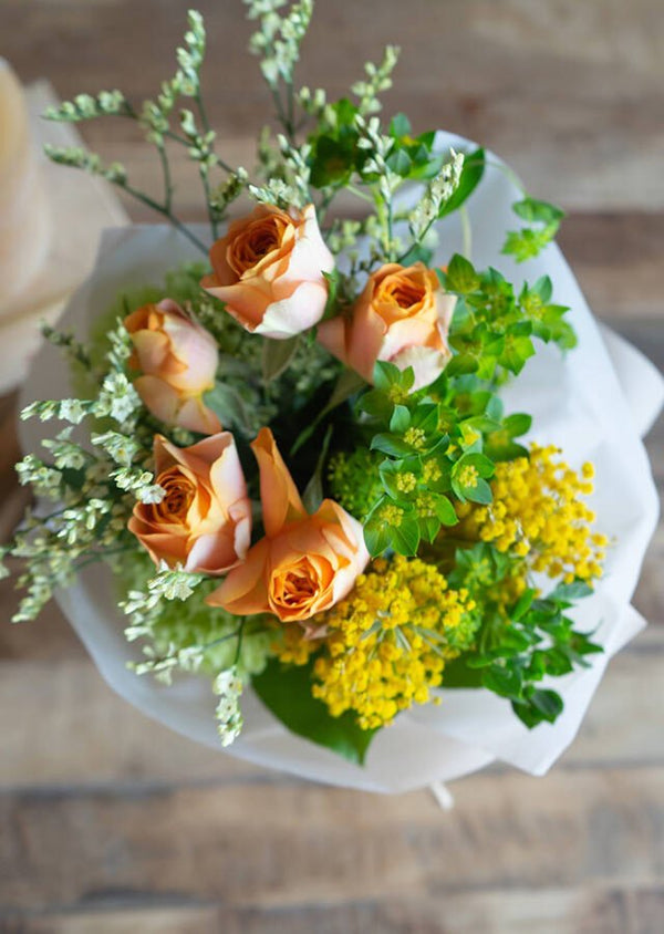 【花束】その場で飾れる!おしゃれな黄色のブーケ Mサイズ【プレゼント】