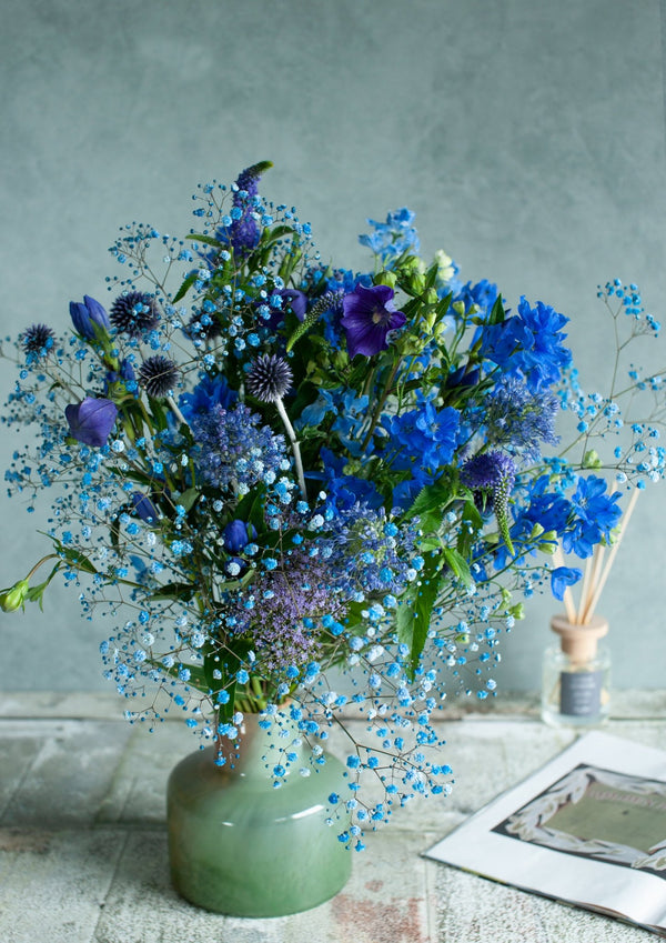 誕生日や結婚記念日に 期間限定 季節の花束「Lapis Blue」<ブルー&パープル>