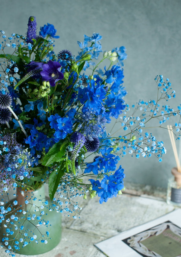 誕生日や結婚記念日に 期間限定 季節の花束「Lapis Blue」<ブルー&パープル>