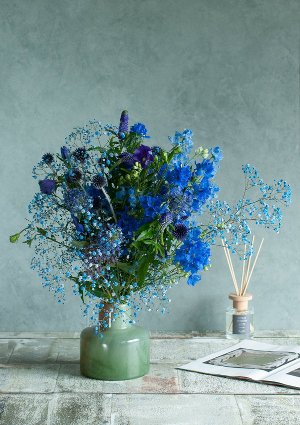 誕生日や結婚記念日に 期間限定 季節の花束「Lapis Blue」<ブルー&パープル>