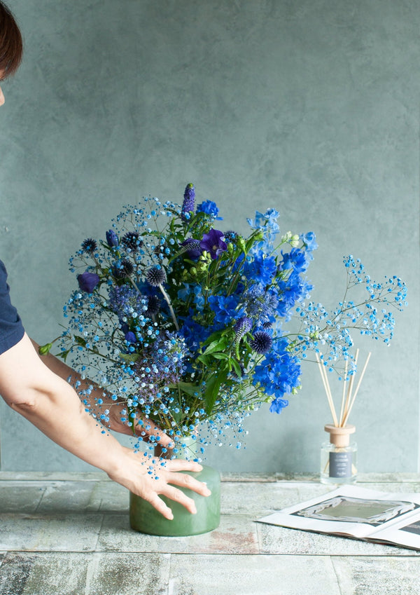 誕生日や結婚記念日に 期間限定 季節の花束「Lapis Blue」<ブルー&パープル>