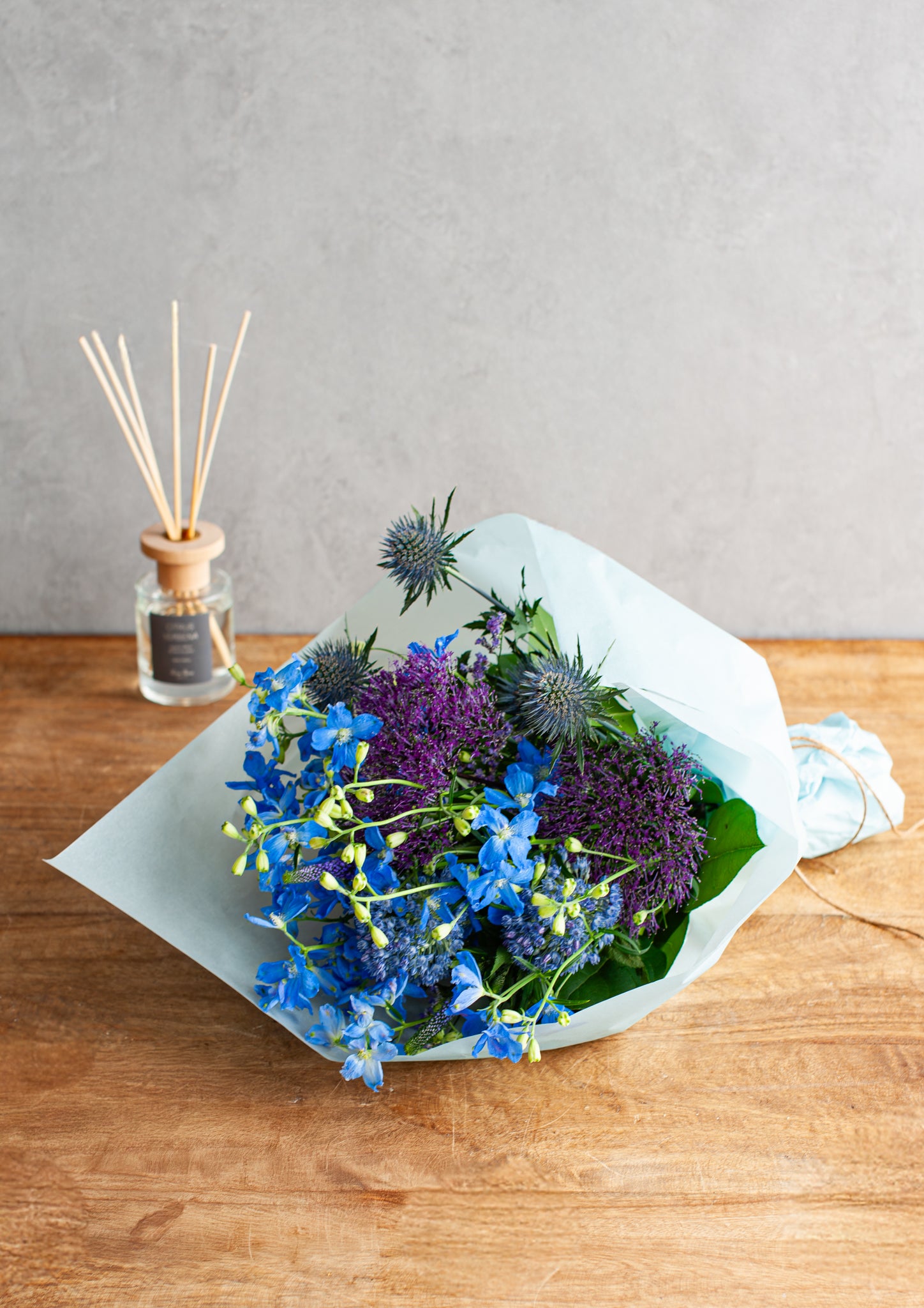 誕生日や結婚記念日に 期間限定 季節の花束「Lapis Blue」Mサイズ