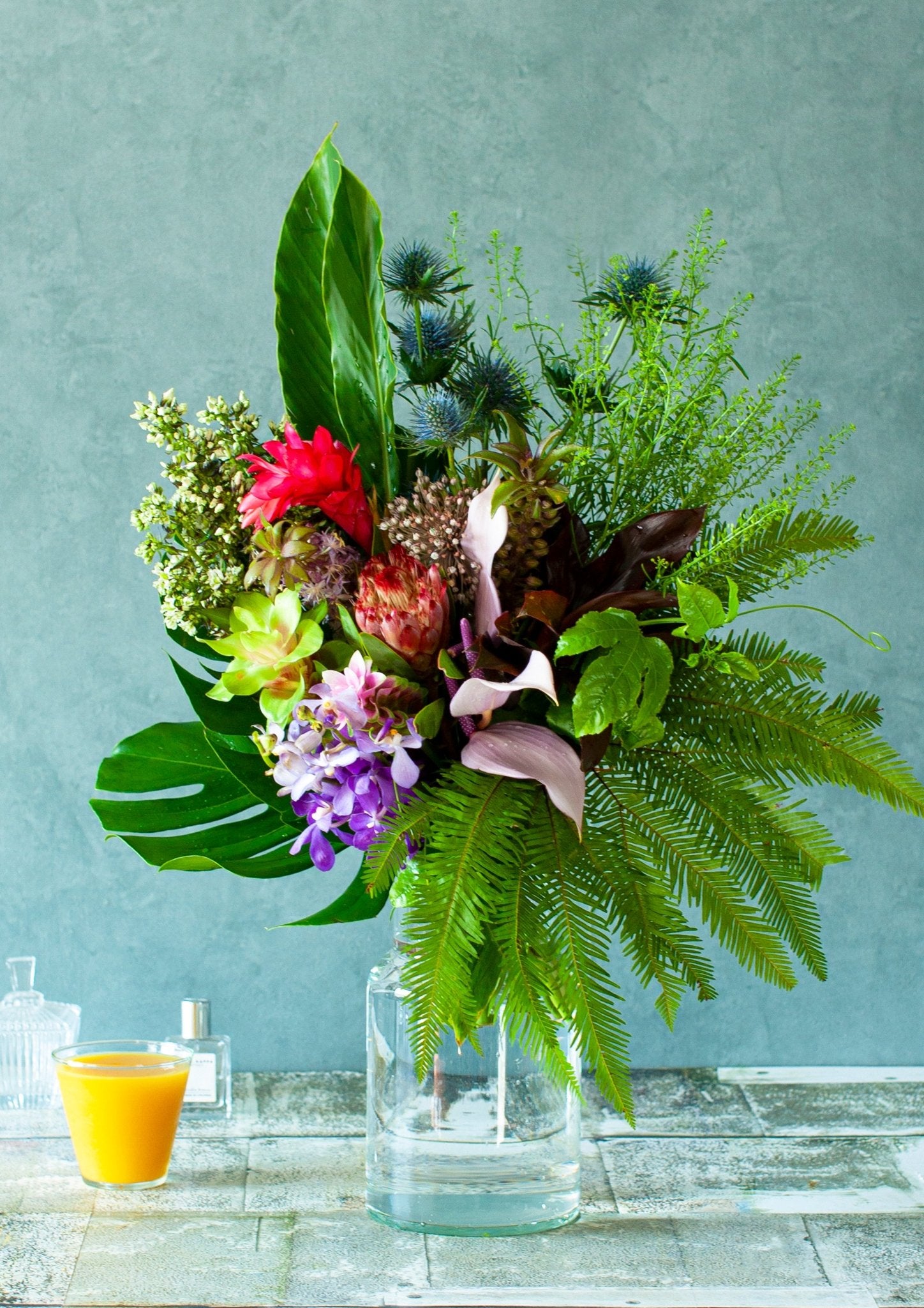 誕生日や結婚記念日に 期間限定 季節の花束「Tropical Mauve」 <ラベンダー&グリーン>