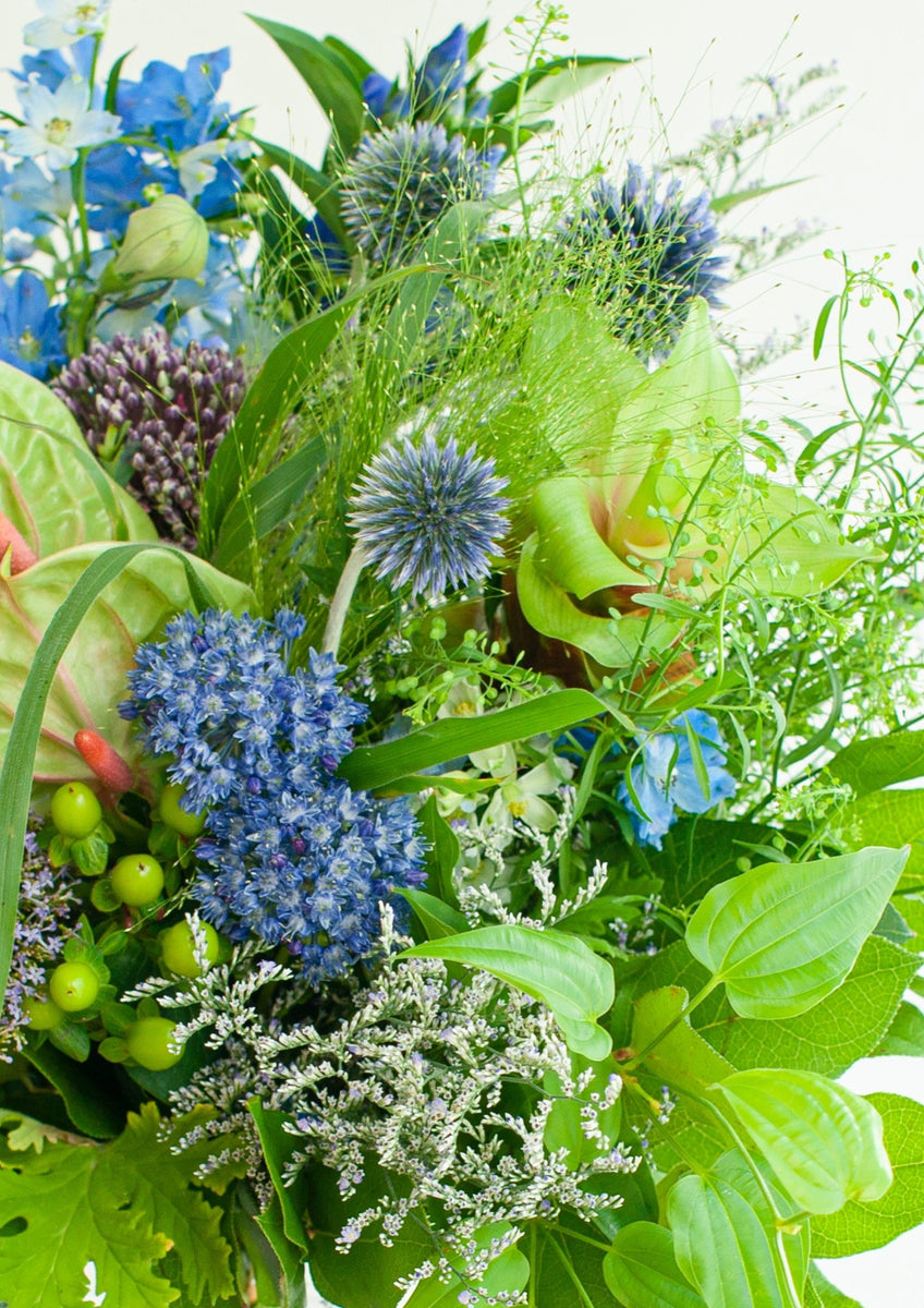 誕生日や結婚記念日に 期間限定 季節の花束「Tropical Blue