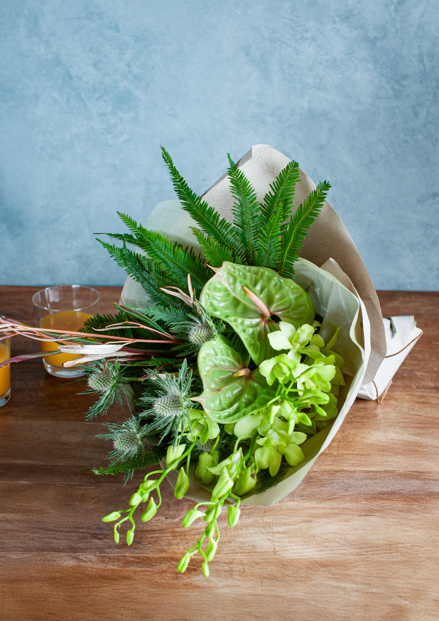 誕生日や結婚記念日に 期間限定 季節の花束「Tropical Green」M <グリーン>