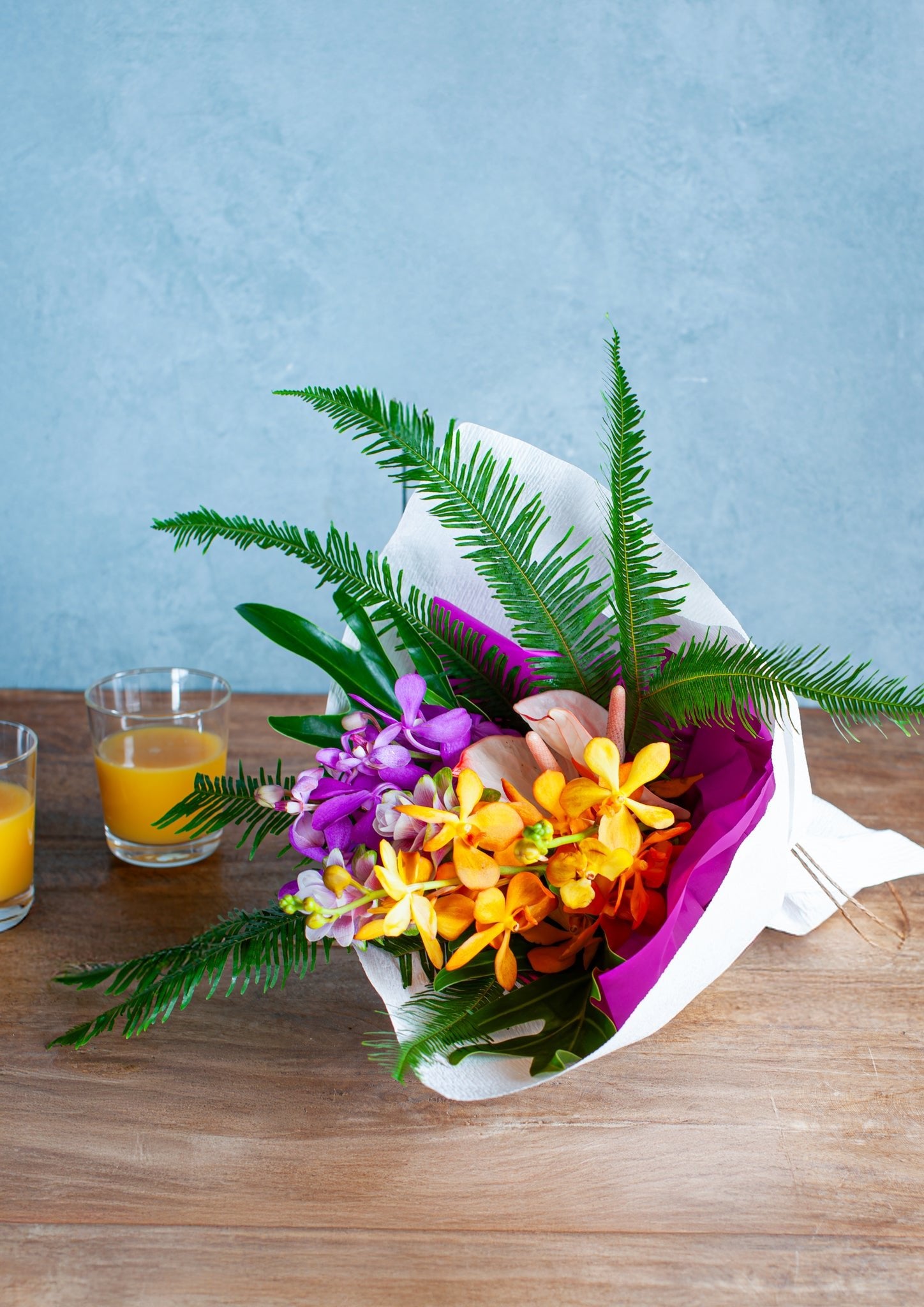 誕生日や結婚記念日に 期間限定 季節の花束「Tropical Fruits」 M<オレンジ&パープル>