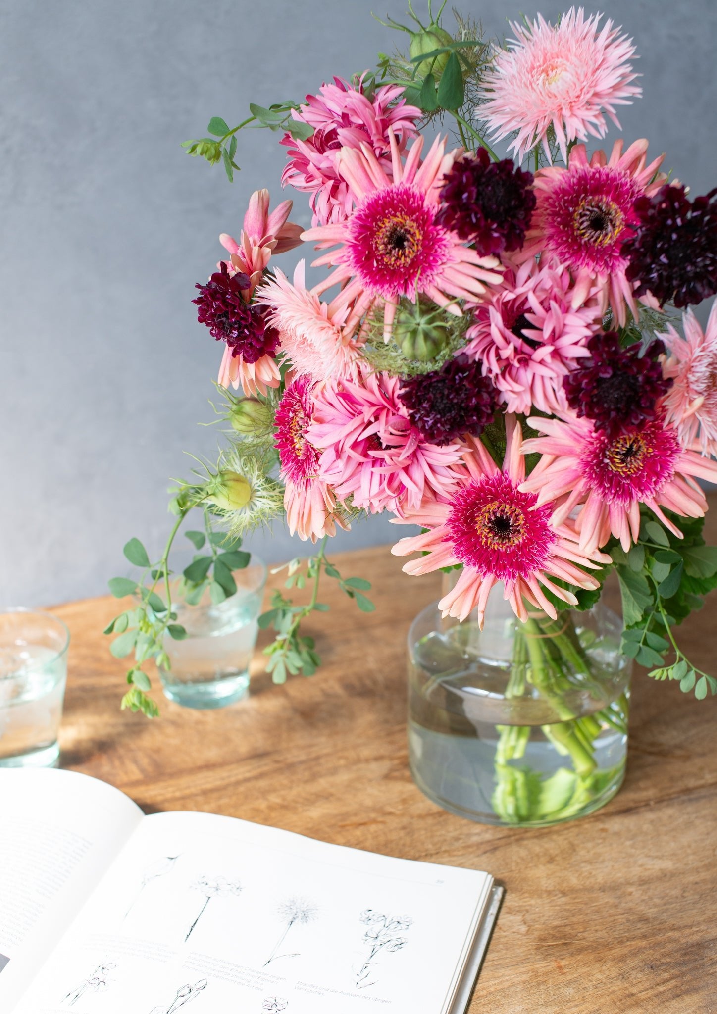 【期間限定】ガーベラのシックな花束「bloom」L