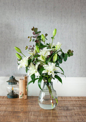 季節を贈るバースデーフラワー 12月「ユーカリとユリ」【ブーケ】