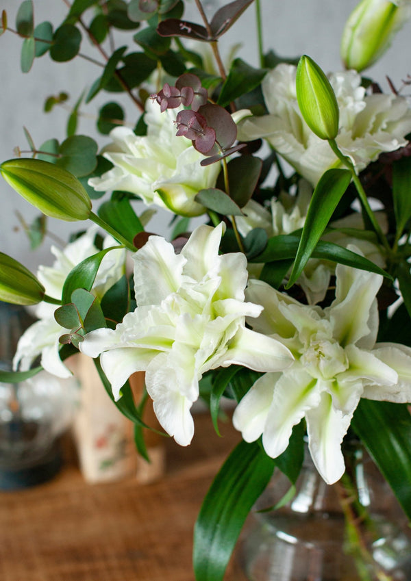 季節を贈るバースデーフラワー 12月「ユーカリとユリ」【ブーケ】