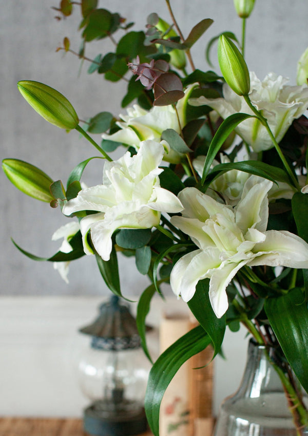 季節を贈るバースデーフラワー 12月「ユーカリとユリ」【ブーケ】