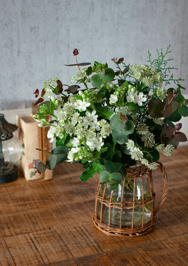 季節を贈るバースデーフラワー 12月「ユーカリとホワイトスター」【ブーケ】