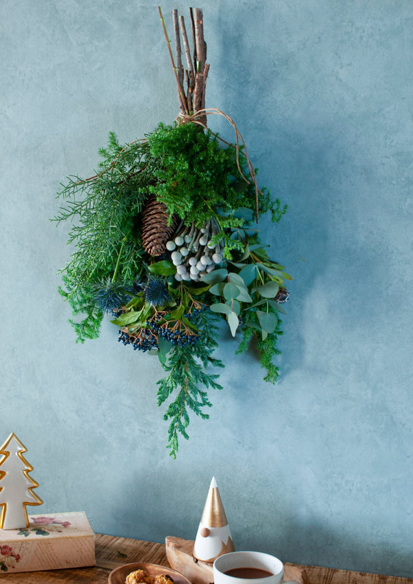 【クリスマス限定ギフト】フレッシュグリーンスワッグ「Blugge」【おしゃれな花束・ブーケ】
