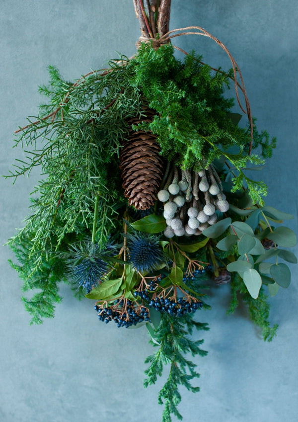 【クリスマス限定ギフト】フレッシュグリーンスワッグ「Blugge」【おしゃれな花束・ブーケ】