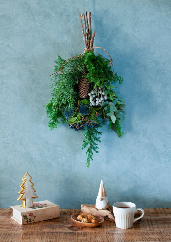 【クリスマス限定ギフト】フレッシュグリーンスワッグ「Blugge」【おしゃれな花束・ブーケ】