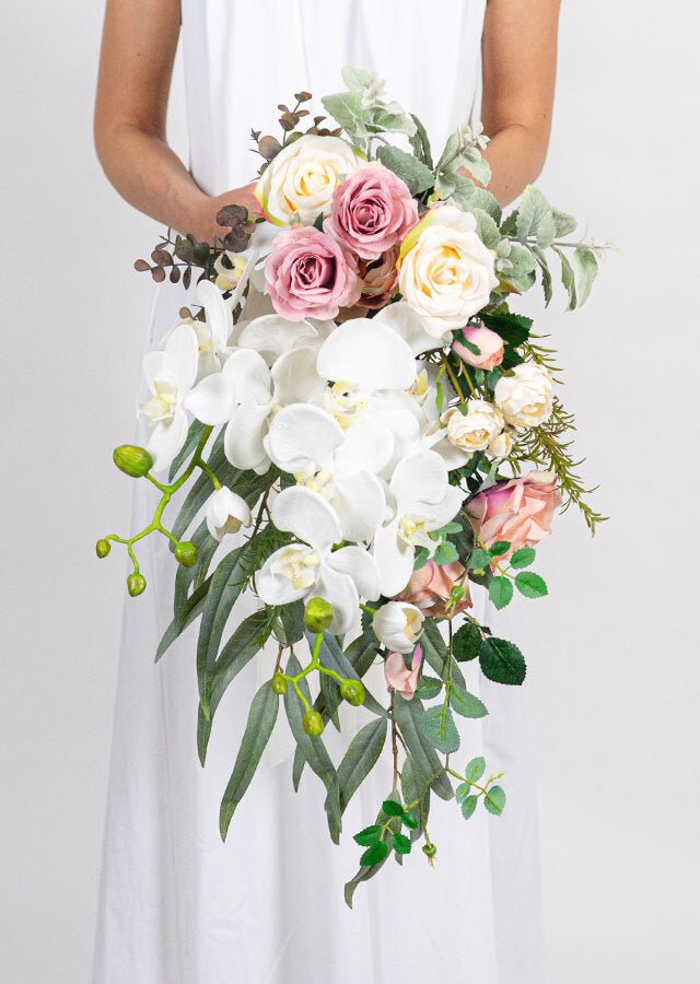 Wedding bouquet] Adult sweet phalaenopsis bouquet with boutonniere