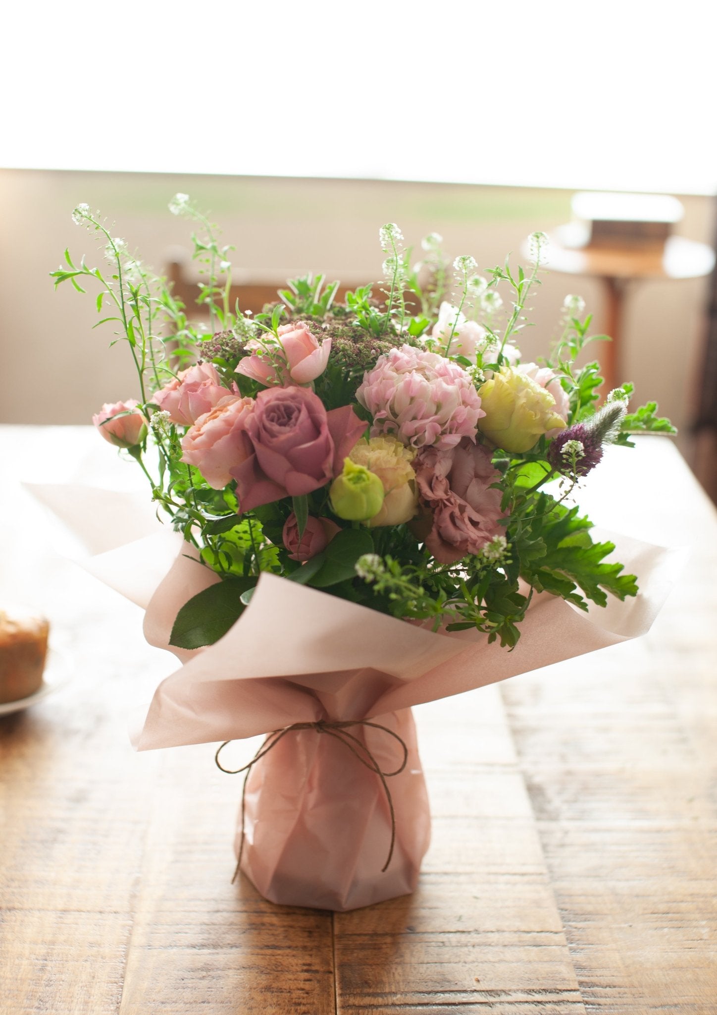 【花束】その場で飾れる!季節のお任せブーケ L <ピンク>