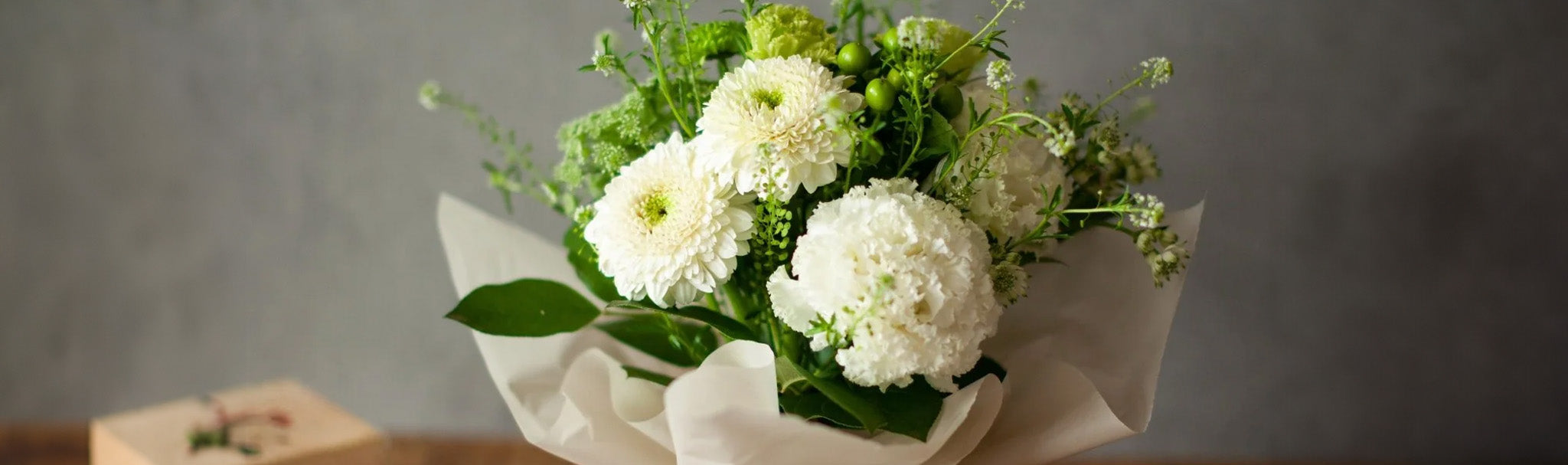 お供えのお花（白系）｜四十九日や法要に贈る白い仏花｜＆YOUKAEN