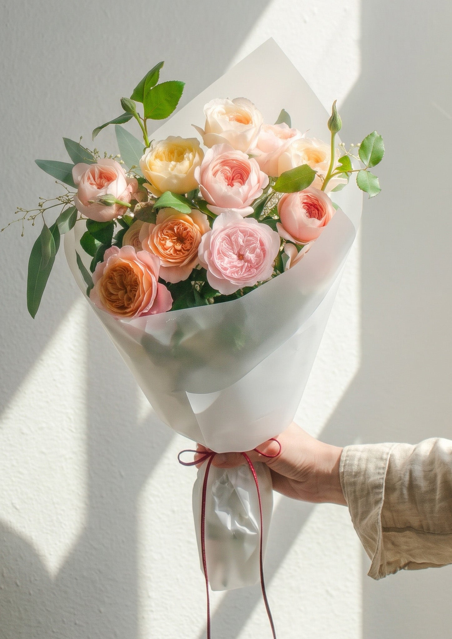 ニュアンスカラーのバラを束ねる フローリストおまかせ花束 L