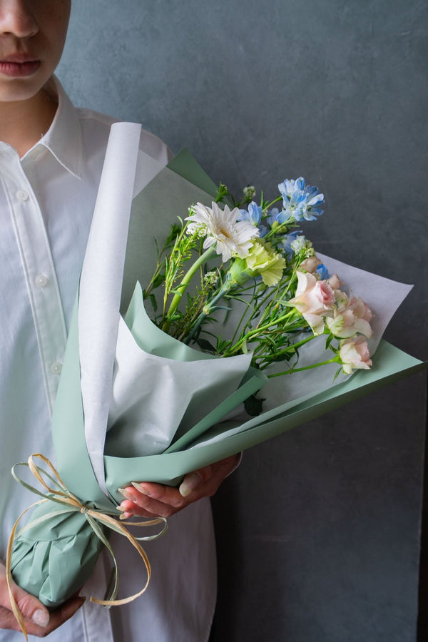 厳選した春の花束 自然の美しさをそのままに+花瓶付き | FlowerDiary - &YOUKAEN (アンドユーカエン)