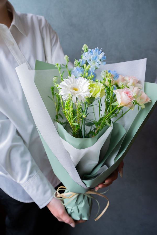 厳選した春の花束 自然の美しさをそのままに+花瓶付き | FlowerDiary - &YOUKAEN (アンドユーカエン)