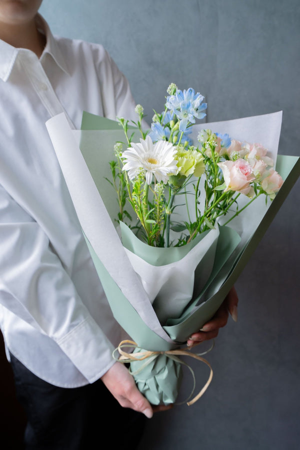 厳選した春の花束 自然の美しさをそのままに+花瓶付き | FlowerDiary - &YOUKAEN (アンドユーカエン)