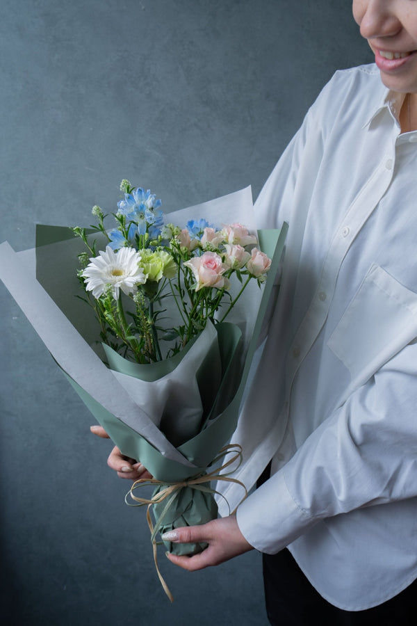 厳選した春の花束 自然の美しさをそのままに+花瓶付き | FlowerDiary - &YOUKAEN (アンドユーカエン)