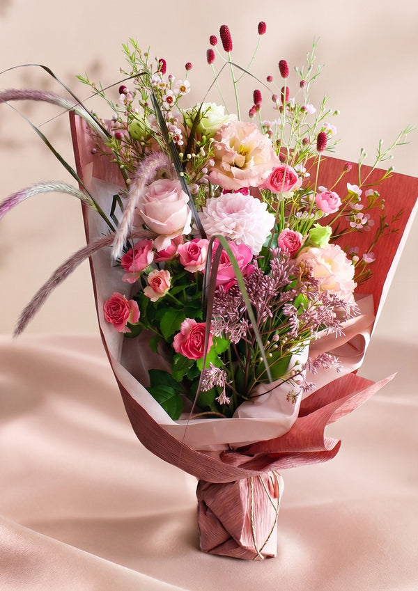 敬老の日 フラワーギフト「kurenai」｜優しいピンクで彩る秋のおしゃれな花束（ブーケ） - &YOUKAEN (アンドユーカエン)