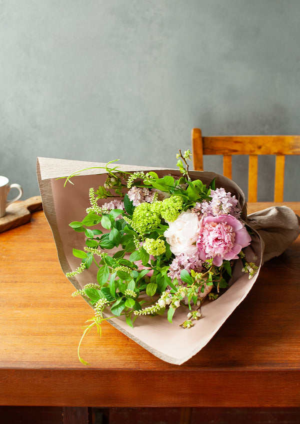 【期間限定】5月を届ける！香り華やぐ季節の花束「芍薬とライラック - fleur parfumée - 」 - &YOUKAEN (アンドユーカエン)