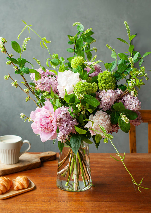 【期間限定】5月を届ける！香り華やぐ季節の花束「芍薬とライラック - fleur parfumée - 」 - &YOUKAEN (アンドユーカエン)