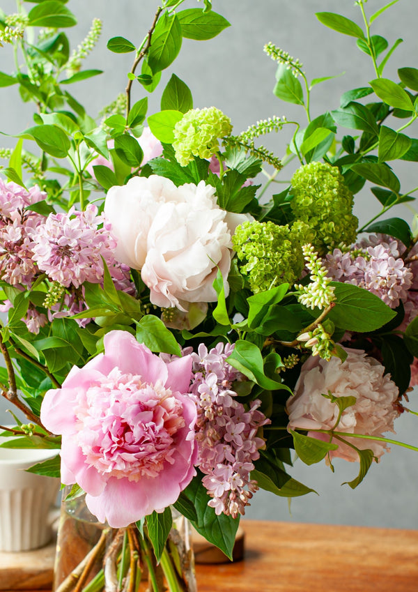 【期間限定】5月を届ける！香り華やぐ季節の花束「芍薬とライラック - fleur parfumée - 」 - &YOUKAEN (アンドユーカエン)