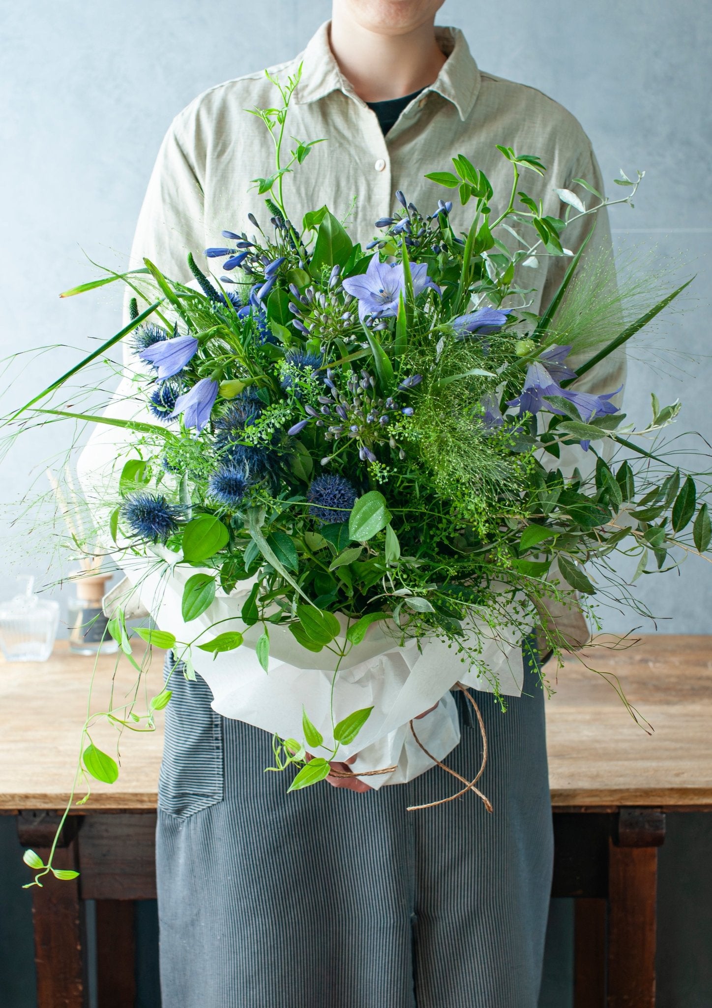 【期間限定】8月を届ける！季節の移ろいを愉しむ花束「Wistaria -ゆく夏の蒼-」
