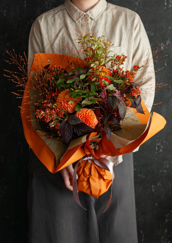 【期間限定】10月を届ける！旬のダリアを愉しむ秋晴れの花束 - &YOUKAEN (アンドユーカエン)