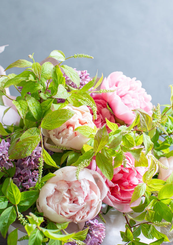 【期間限定】5月をお届け！初夏の風景を束ねた花束「芍薬とライラック - les parfums de mai - 」 - &YOUKAEN (アンドユーカエン)