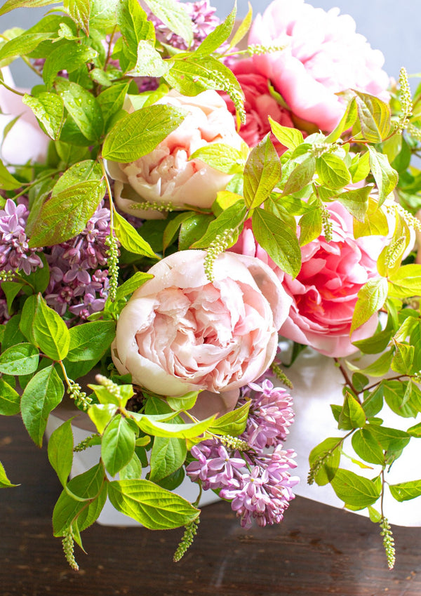 【期間限定】5月をお届け！初夏の風景を束ねた花束「芍薬とライラック - les parfums de mai - 」 - &YOUKAEN (アンドユーカエン)