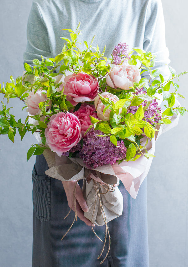 【期間限定】5月をお届け！初夏の風景を束ねた花束「芍薬とライラック - les parfums de mai - 」 - &YOUKAEN (アンドユーカエン)