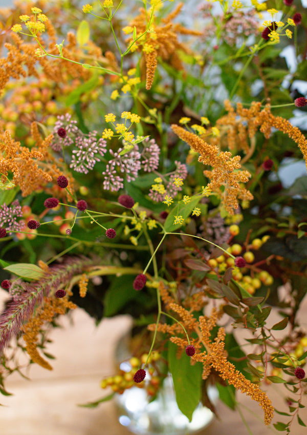 9月生まれの方へ贈る 実ものと秋草をたっぷり束ねたおしゃれな秋色ブーケ「autumn wind」