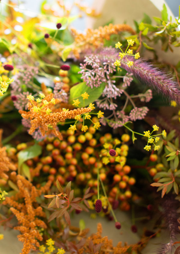 9月生まれの方へ贈る 実ものと秋草をたっぷり束ねたおしゃれな秋色ブーケ「autumn wind」