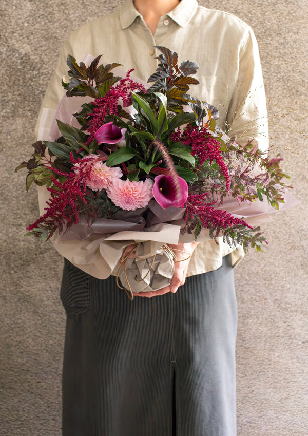 秋が深まる大人の花束。「ベルベットカラーの秋色ブーケ」Mサイズ｜誕生日・記念日に